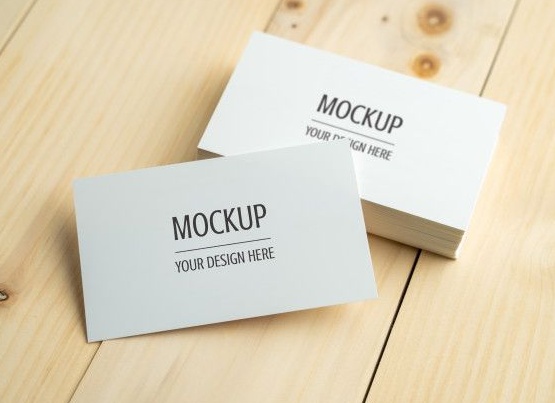 Мокап белой визитной карточки psd
